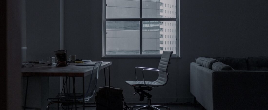 Space-Saving Desks: Revolutionizing Your Workspace