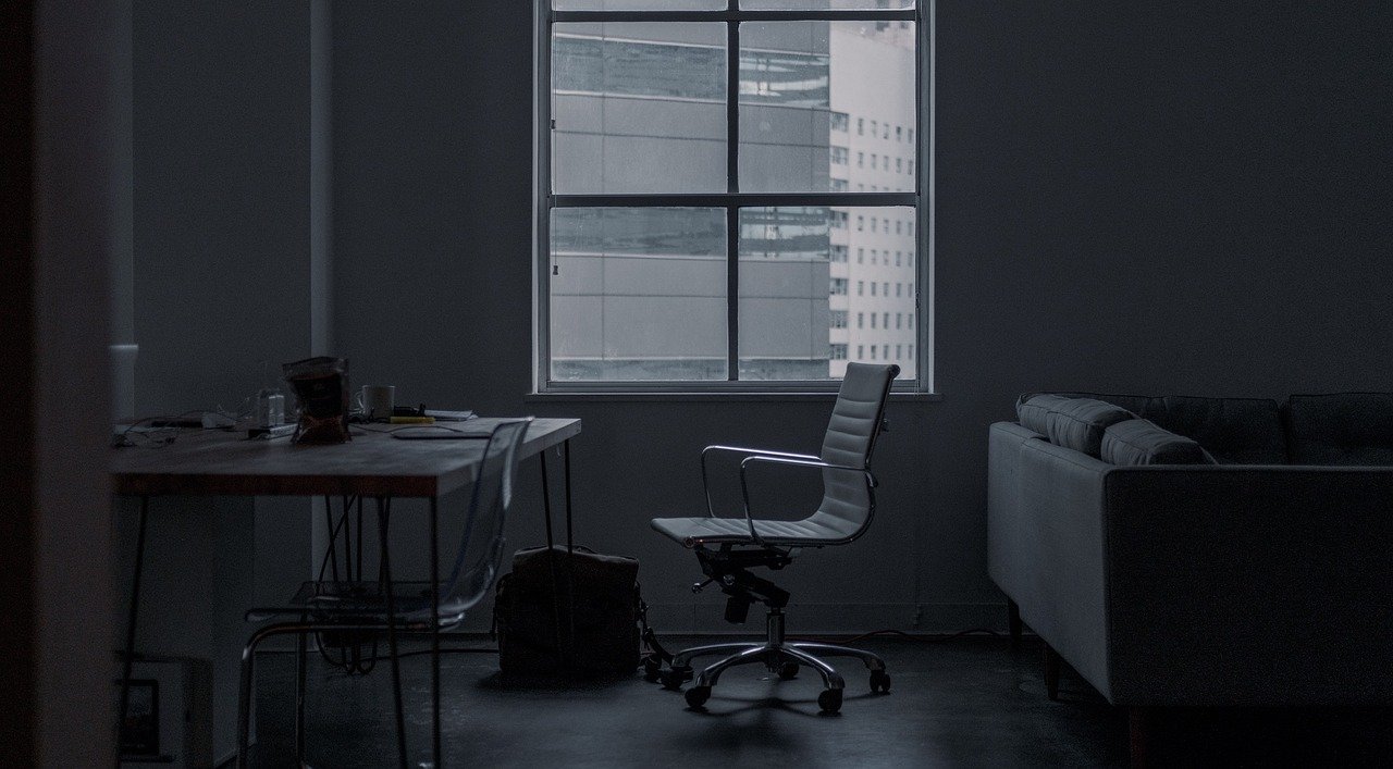 Space-Saving Desks: Revolutionizing Your Workspace